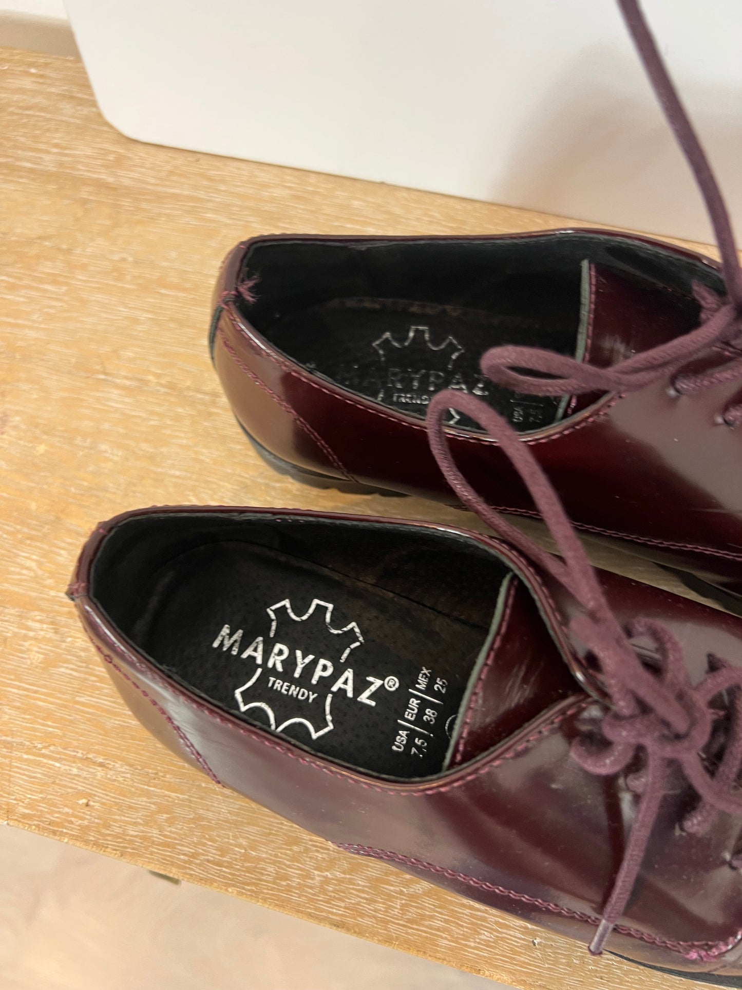 MARIPAZ. Burgundy patent leather shoes, size 38