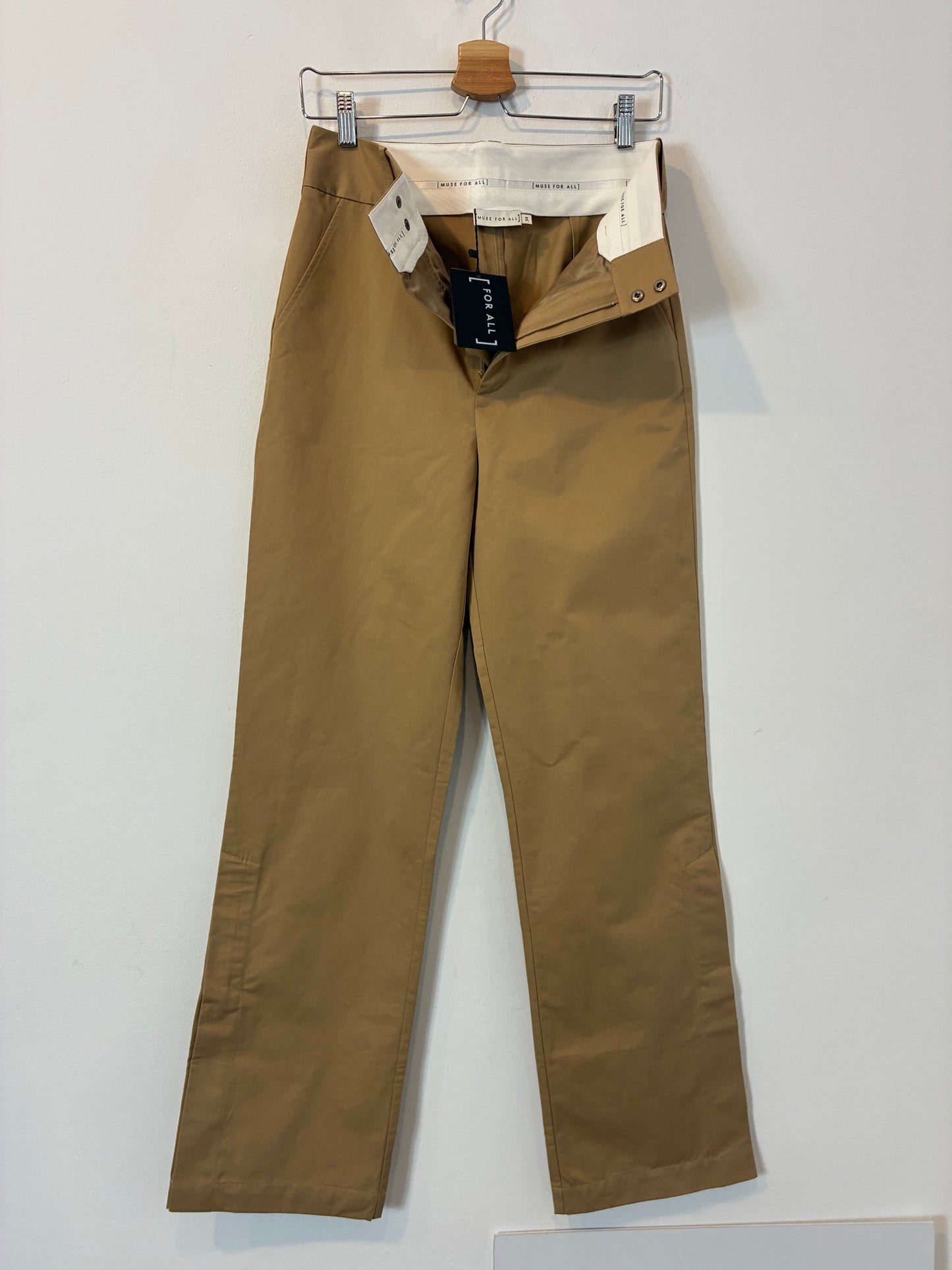 MUSE FOR ALL. Pantalón beige pinzas