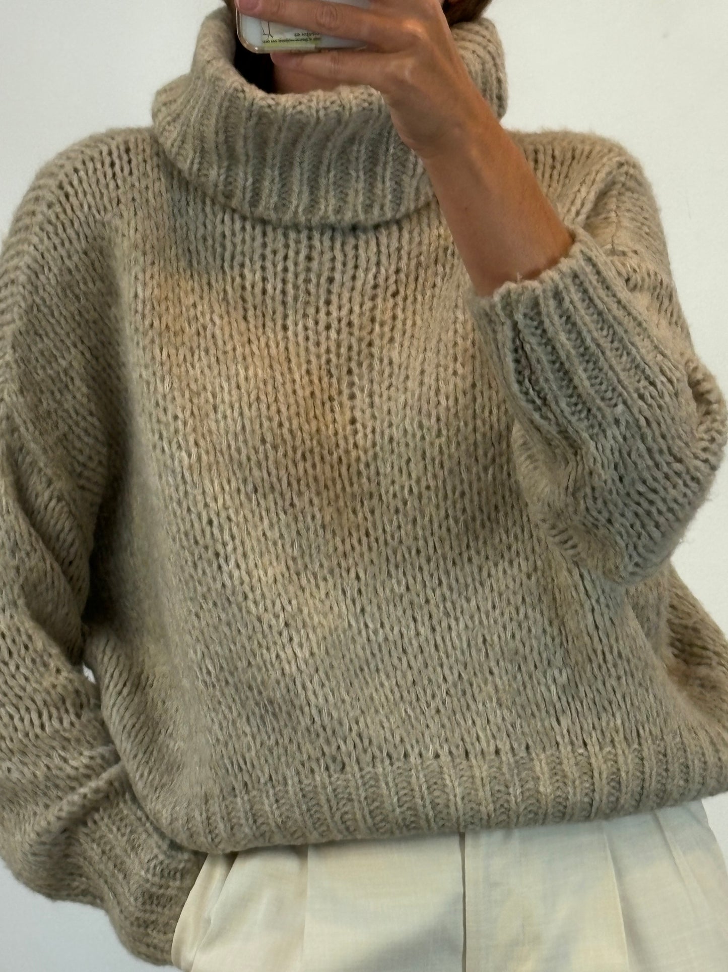 OTHERS. Beige chunky knit sweater. TS/M