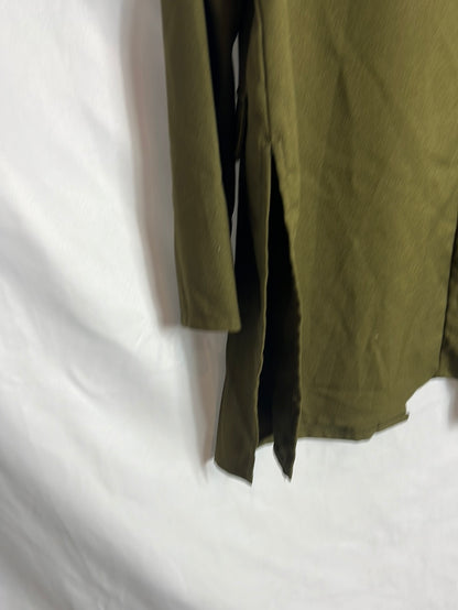 STRADIVARIUS. Blazer verde fina T.s