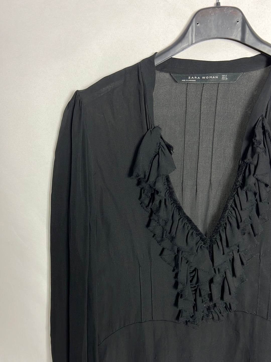 ZARA. Blusa negra semitransparente . T S