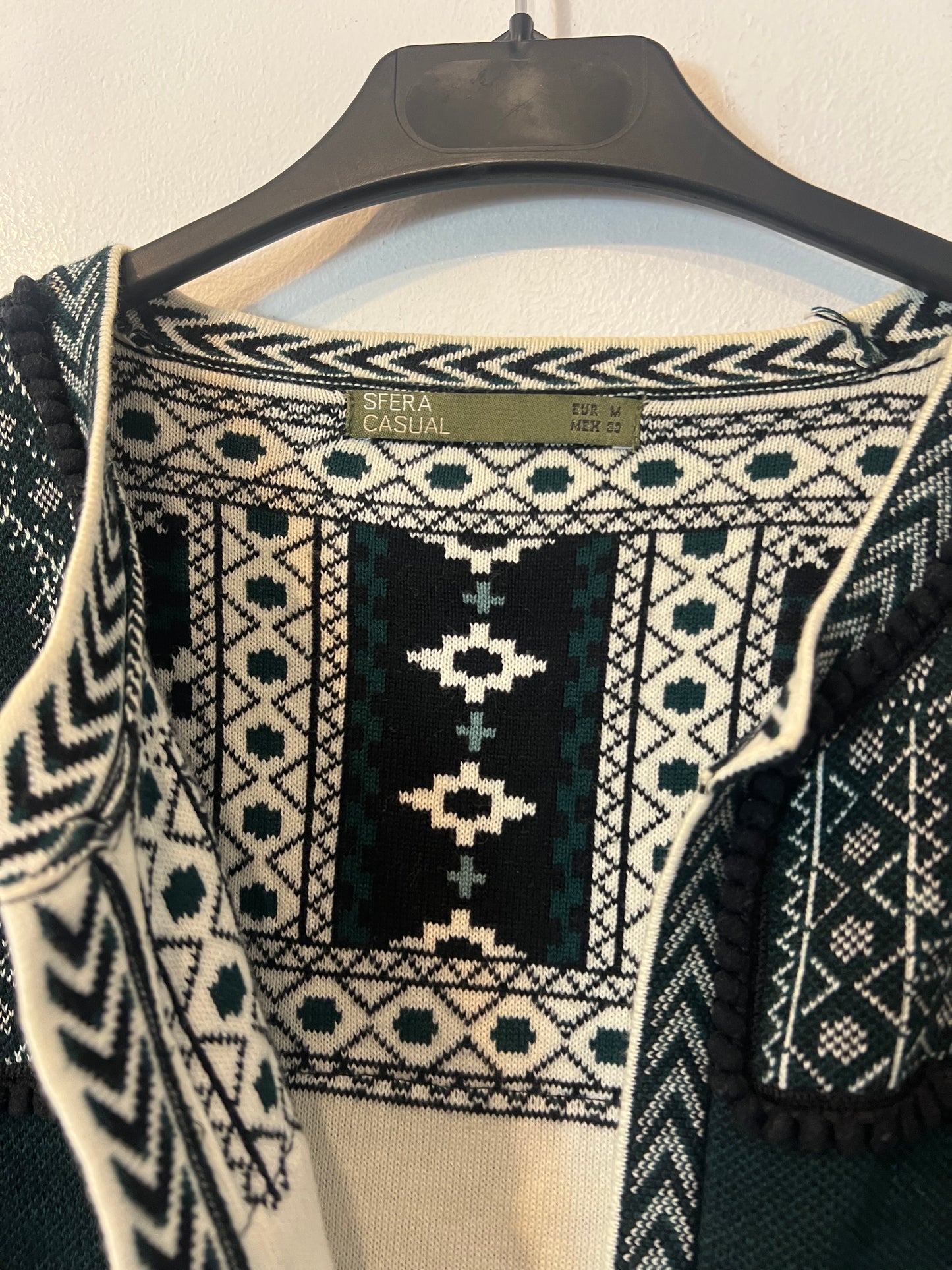 SFERA. Chaqueta punto estilo étnico