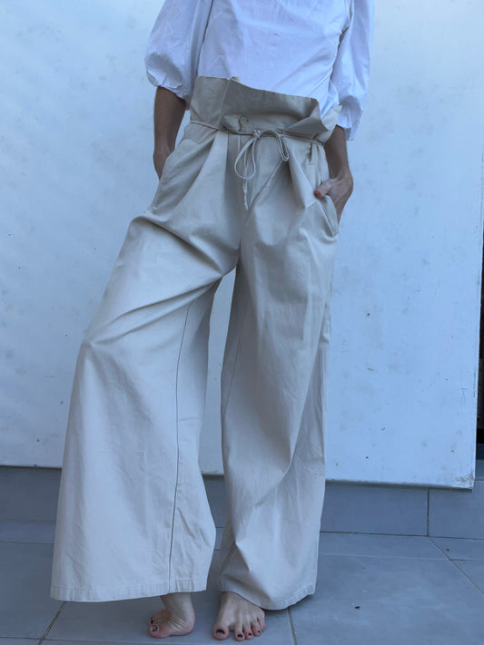 ZARA. Pantalón ancho beige cintura