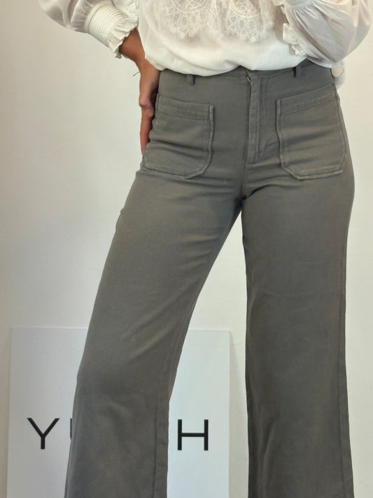 SESSÚN. Pantalón gris bolsillos. T 36
