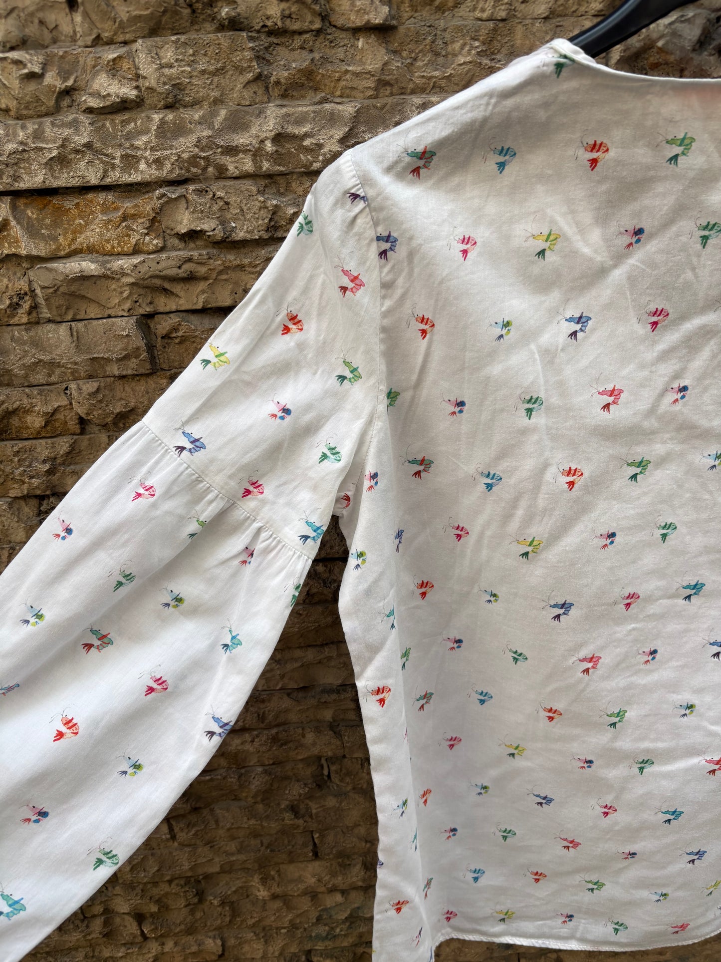 VILAGALLO. Blusa blanca dibujos