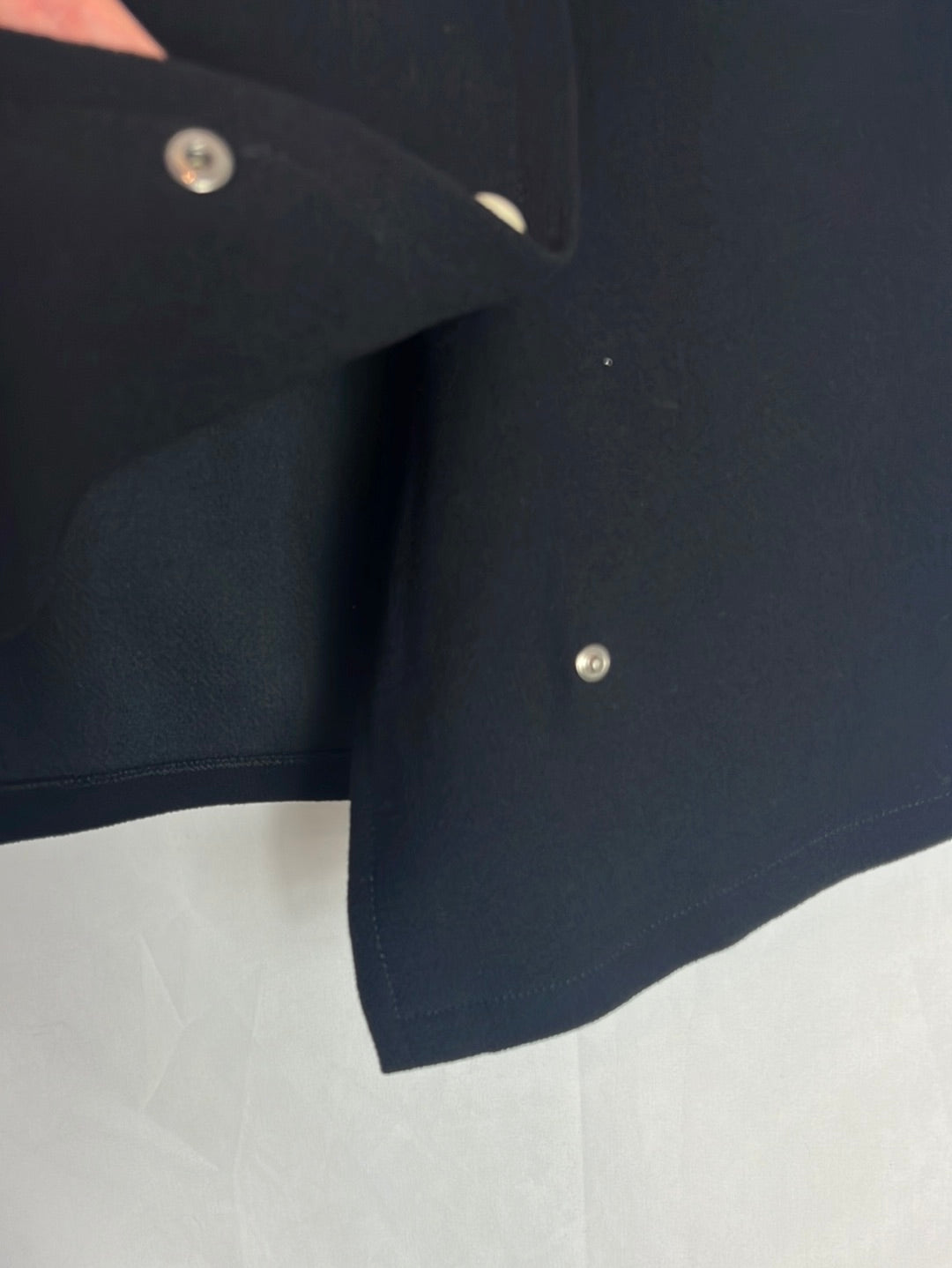 PHILOSOPHY. Falda corta negra perlas. T 42