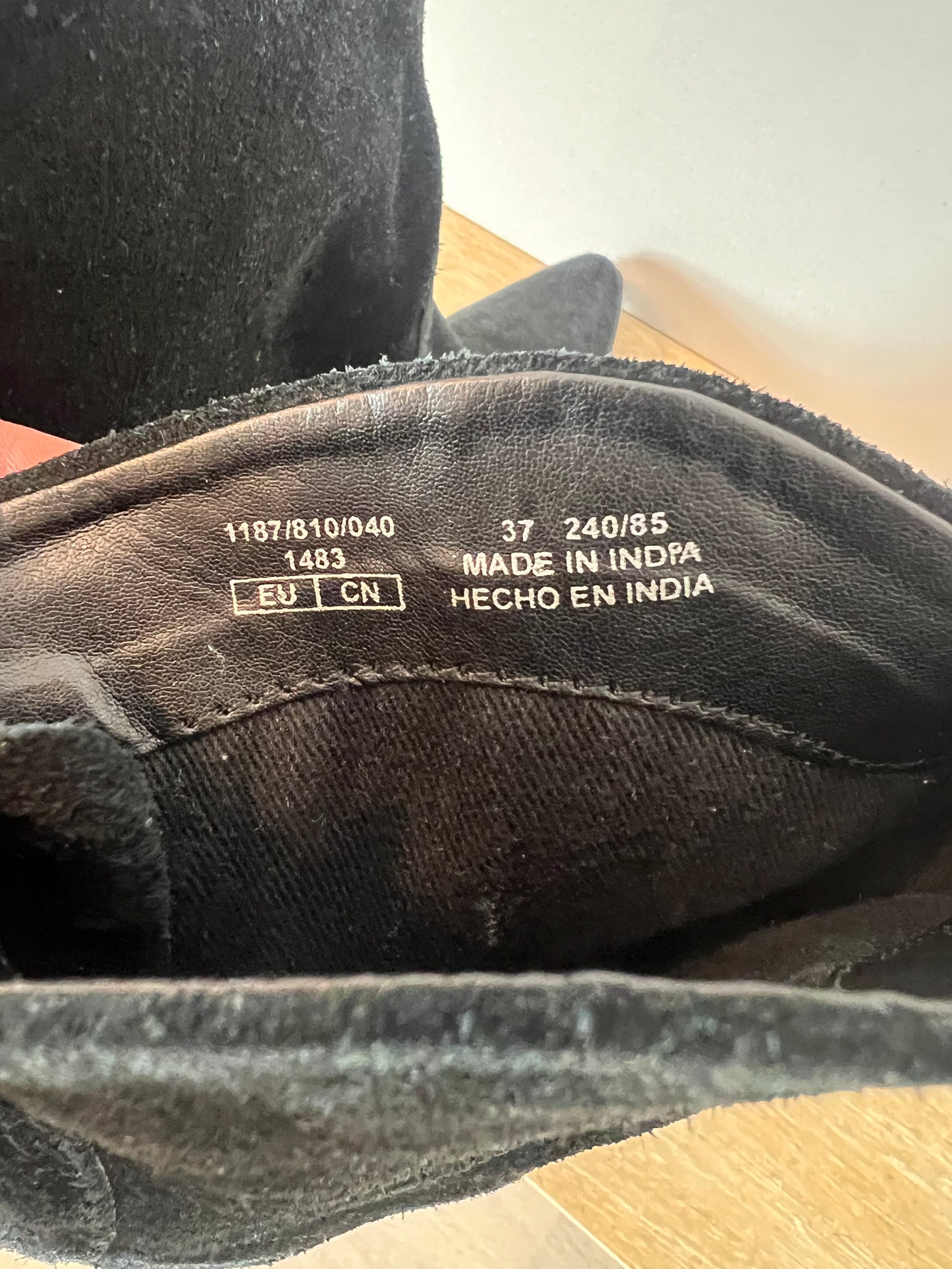 ZARA. Botines negros antelina T.37