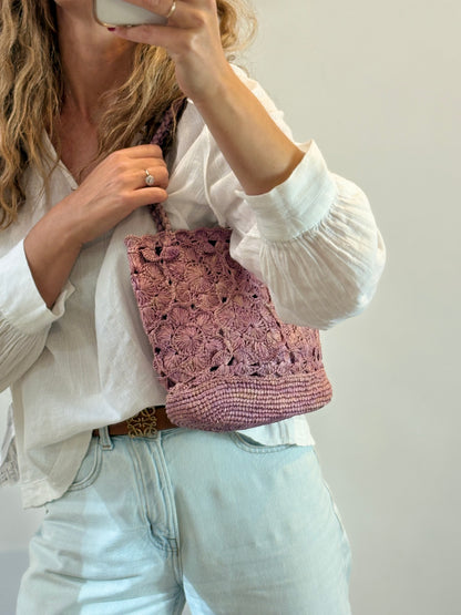PETITE MENDIFOTE. Bolso de hombro rafia malva