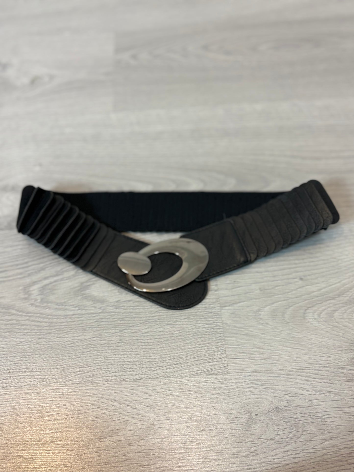 OTRAS. Cinturón negros hebilla ovalada