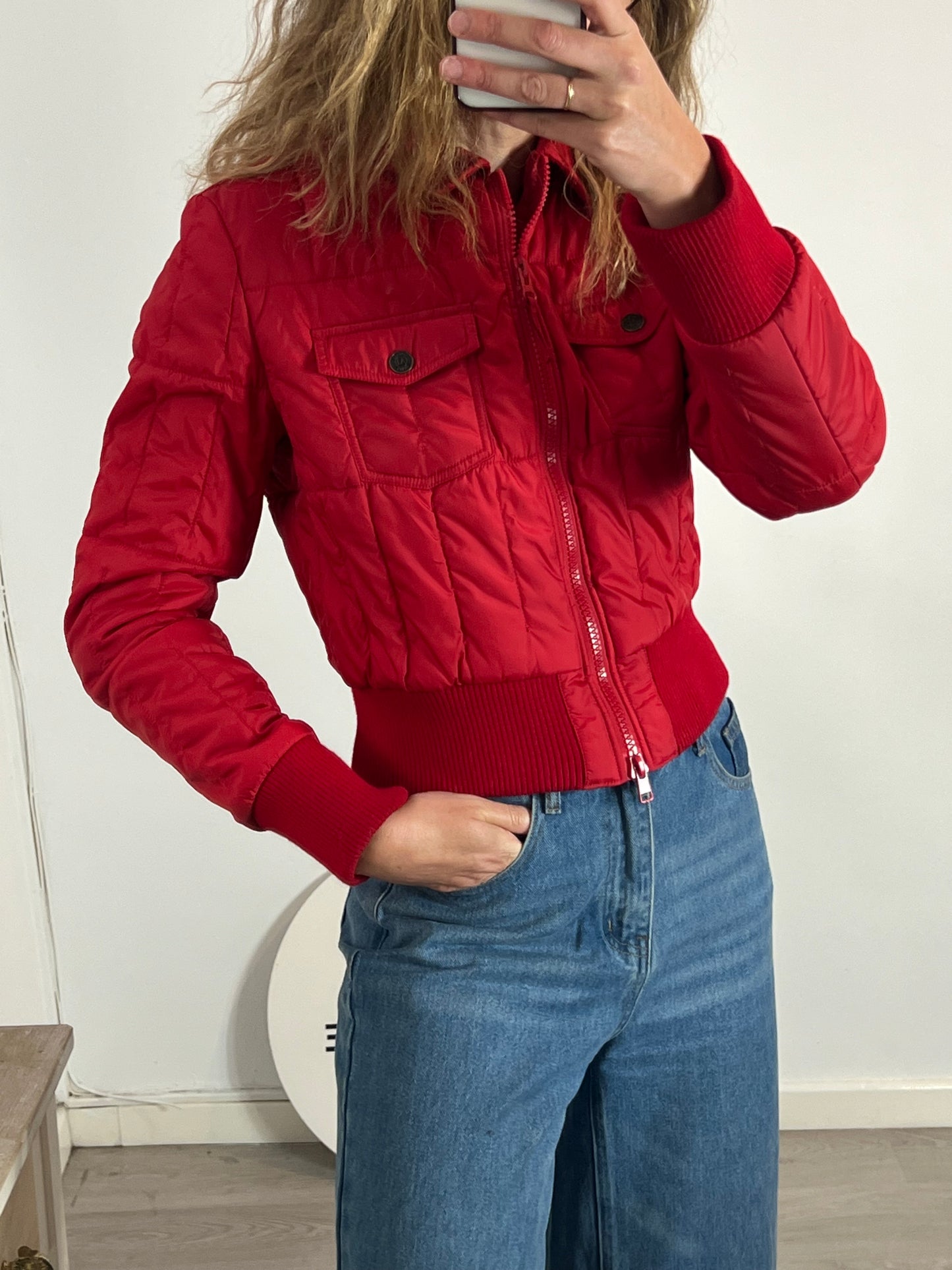 ARMANI JEANS. Chaqueta roja acolchada. T S