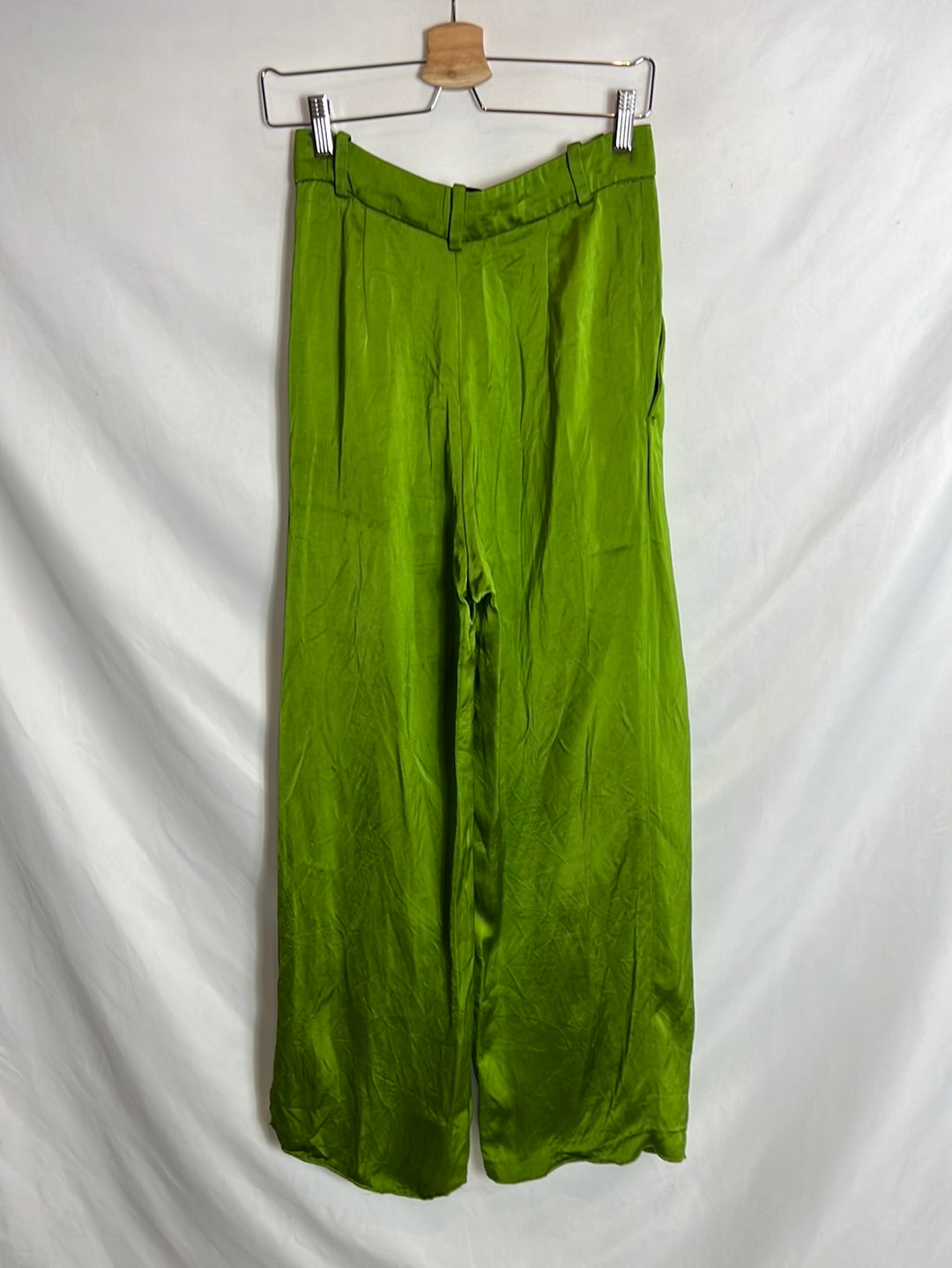 ZARA. Pantalón ancho verde satinado T.s