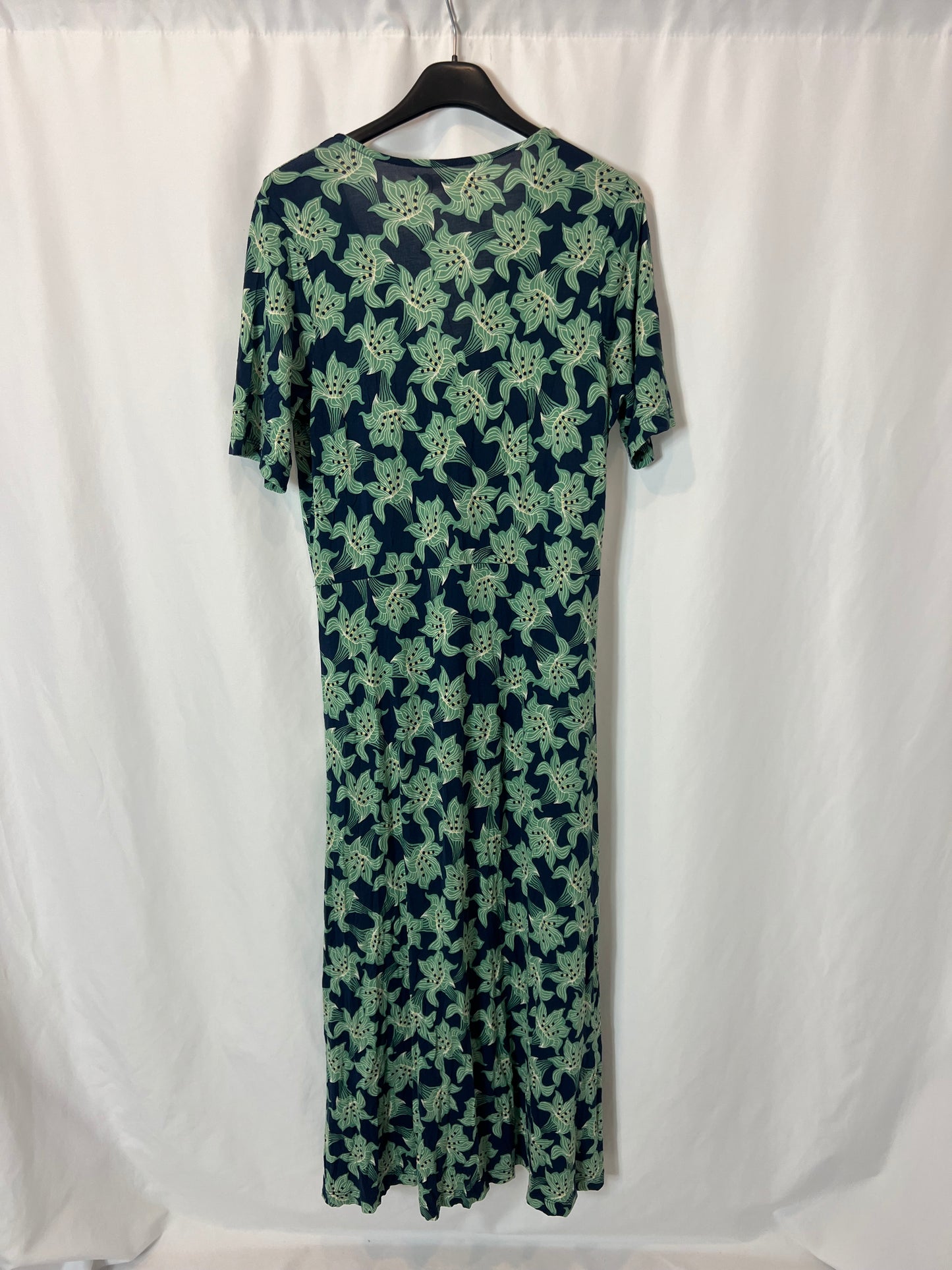 NICE THINGS. Flowy printed maxi dress. TL