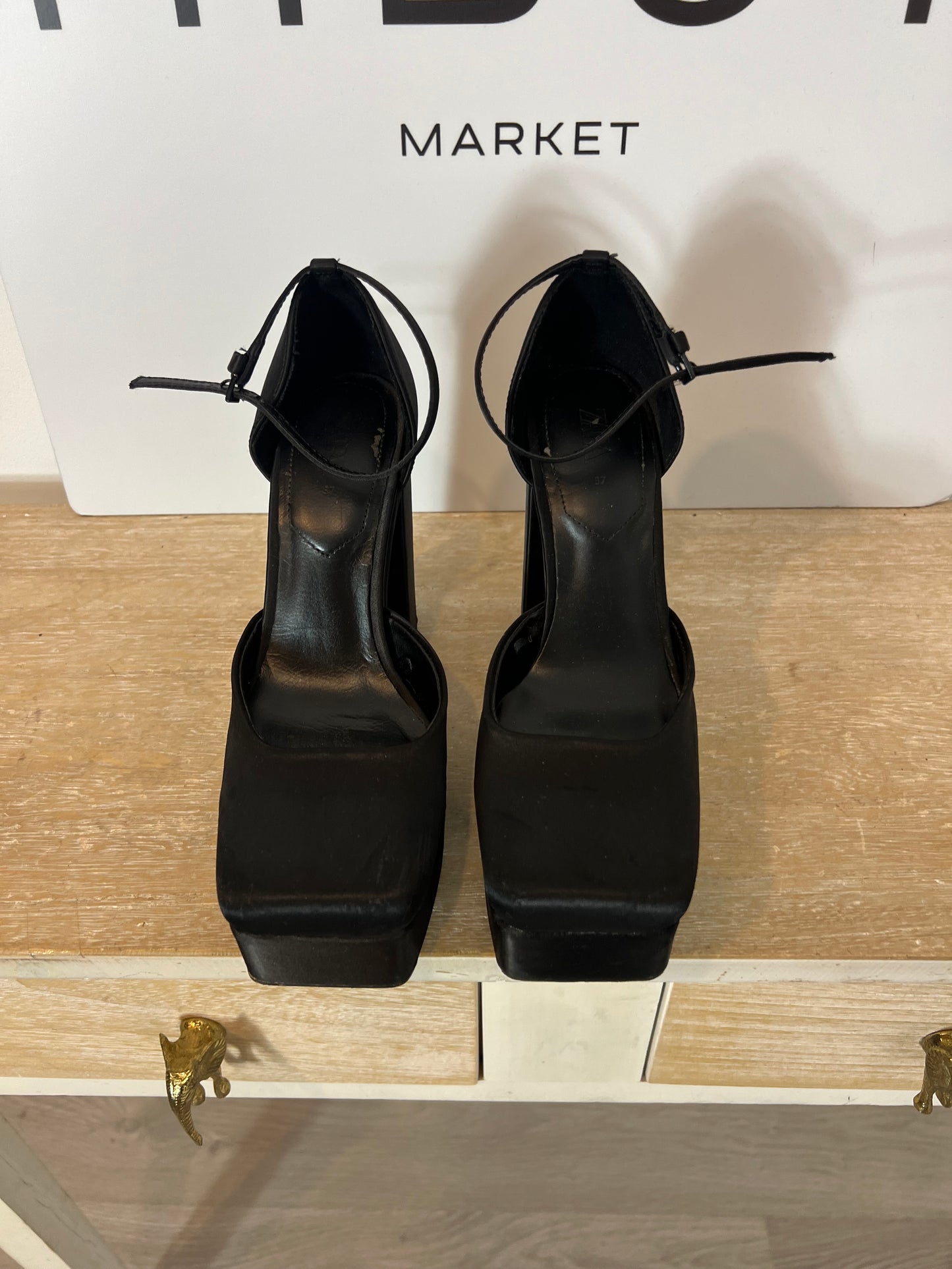 ZARA. Tacón raso plataforma. T 37