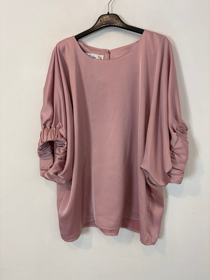 NURIA COBO. Blusa rosa satinada detalle manga