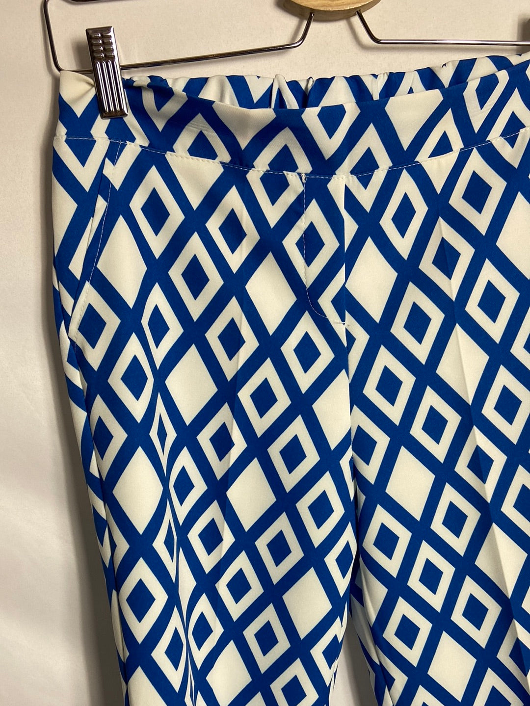FALCATA. Blue trousers with a diamond print, size 40.