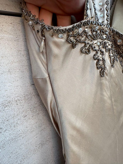 VERSACE Jeans Couture. Vestido de cóctel de seda beige con bordados