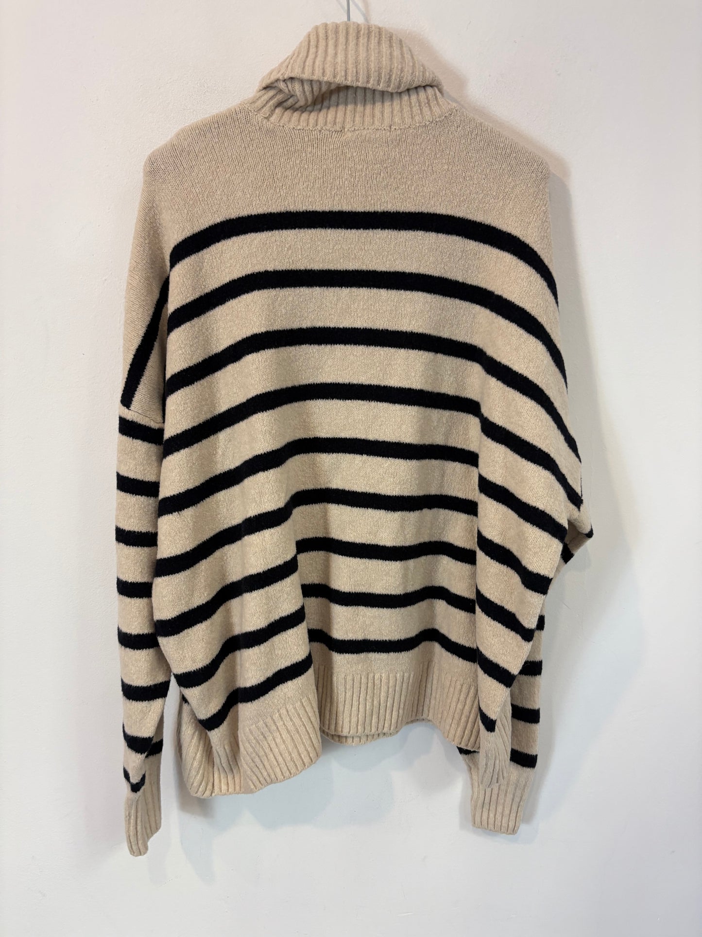 OYSHO. Jersey beige rayas