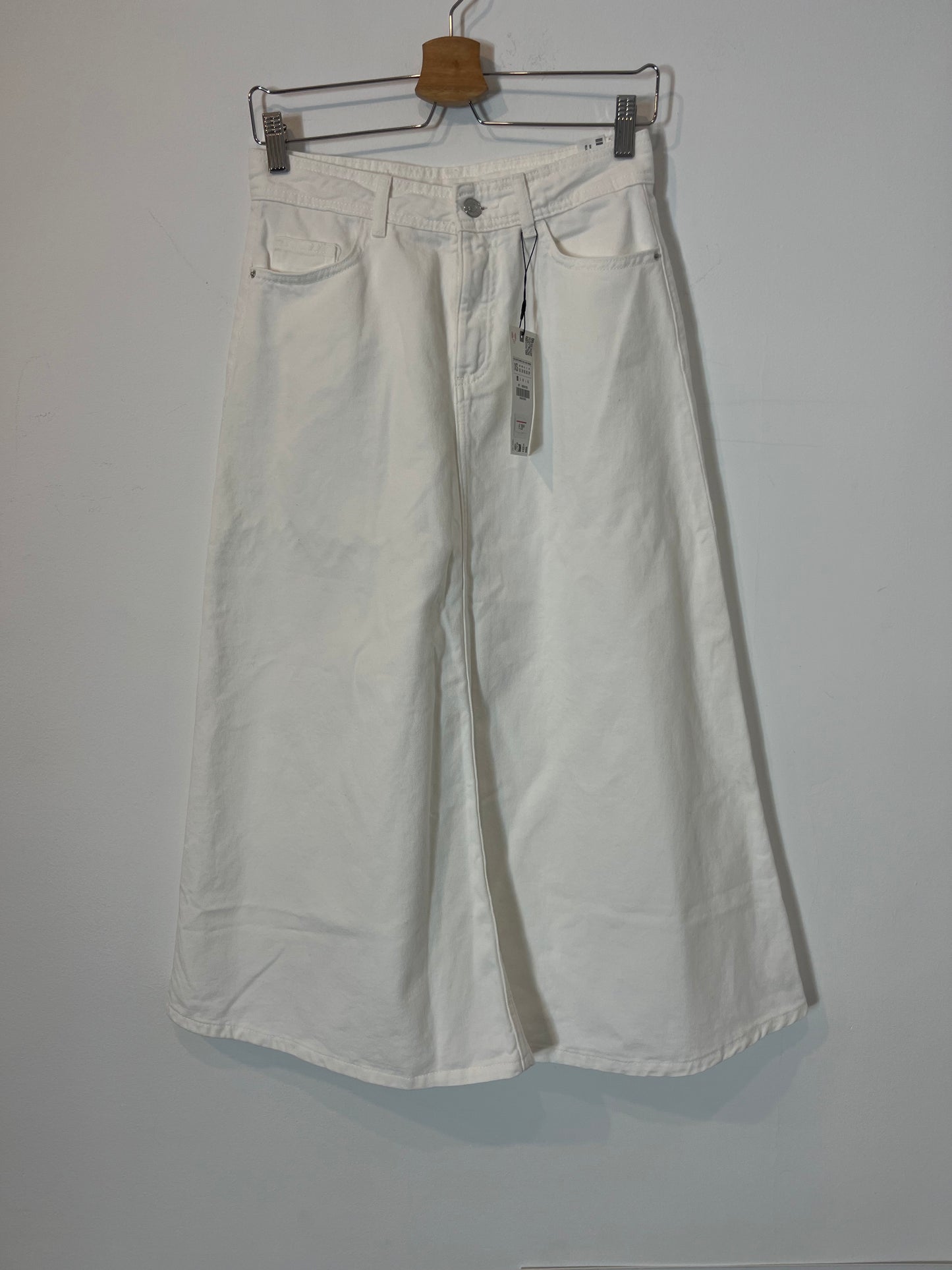 ZARA. Falda midi denim blanca . T XS