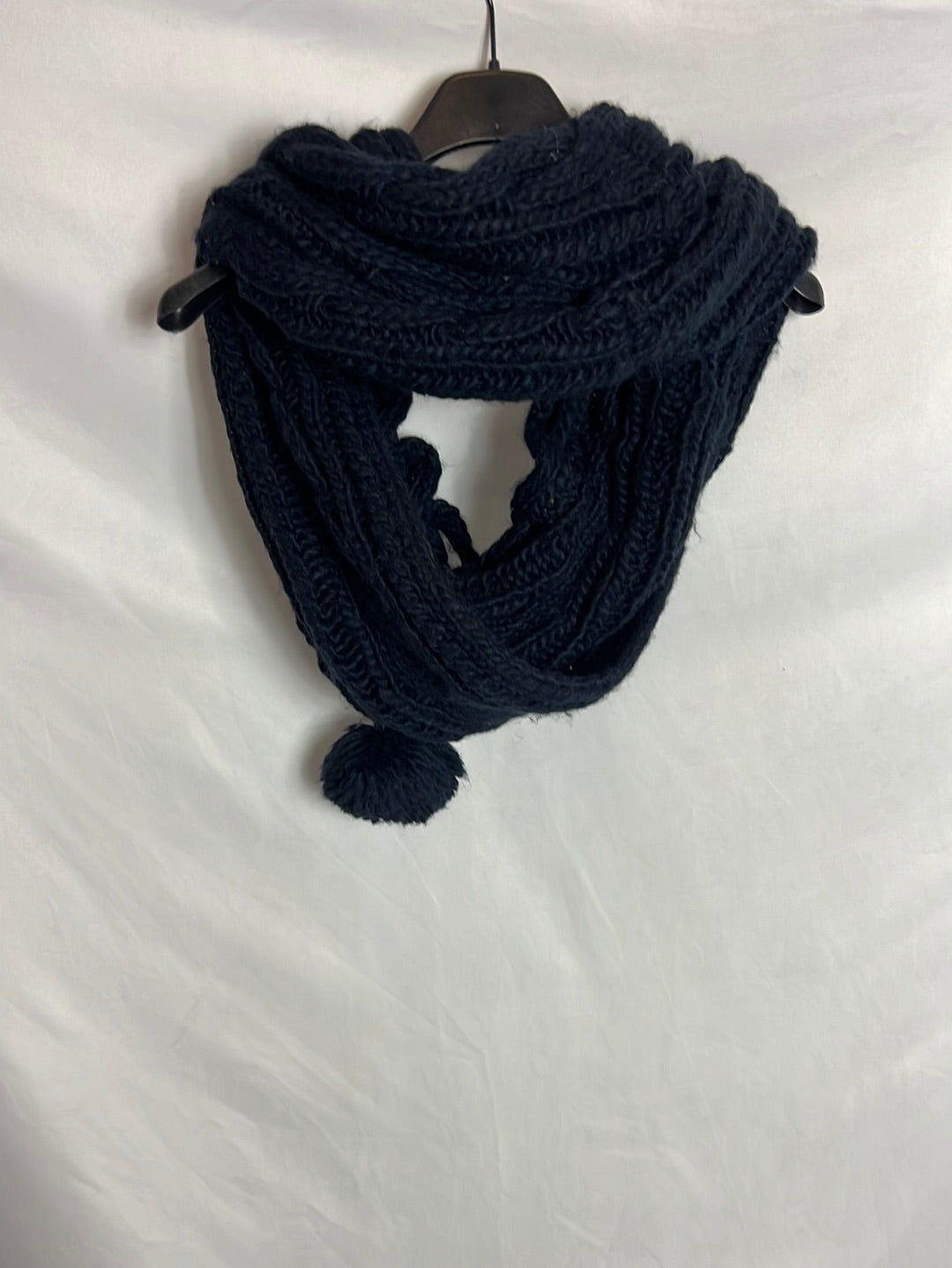 OYSHO. Cuello azul borlas. T U