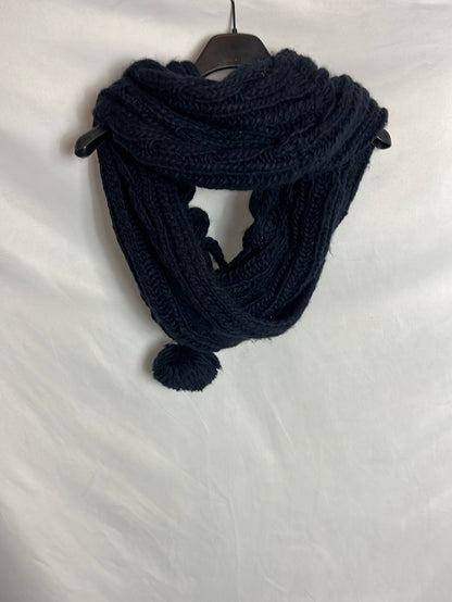 OYSHO. Cuello azul borlas. T U