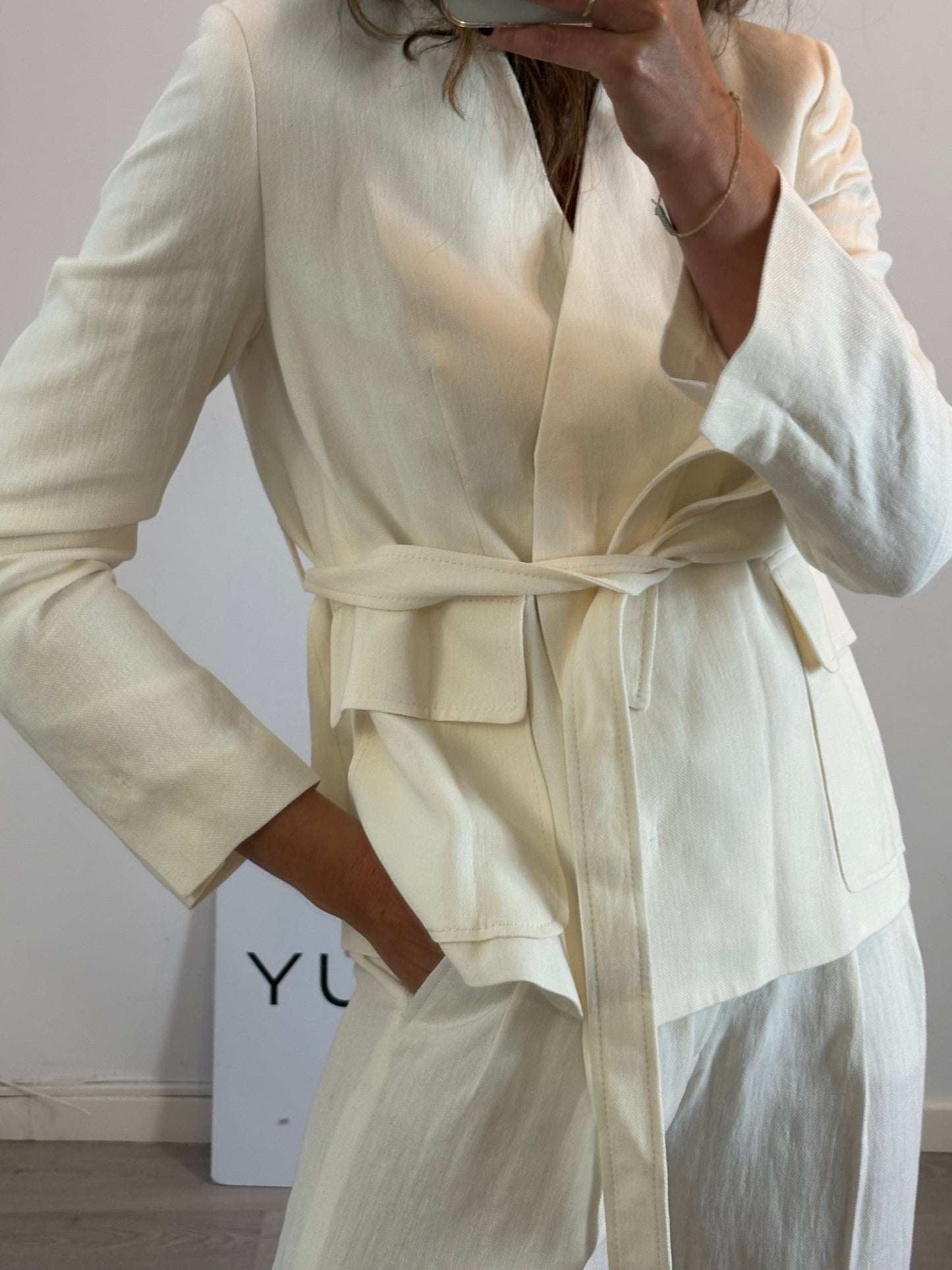 ZARA. Ecru blazer with belt. TS