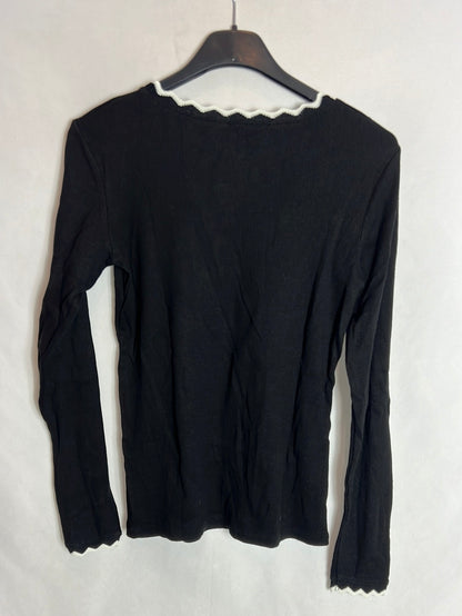 ZARA. Black ribbed top with white detail. TM 