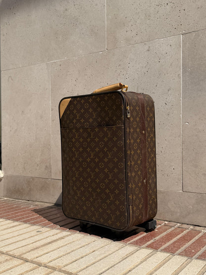 LOUIS VUITTON. Maleta viaje vintage