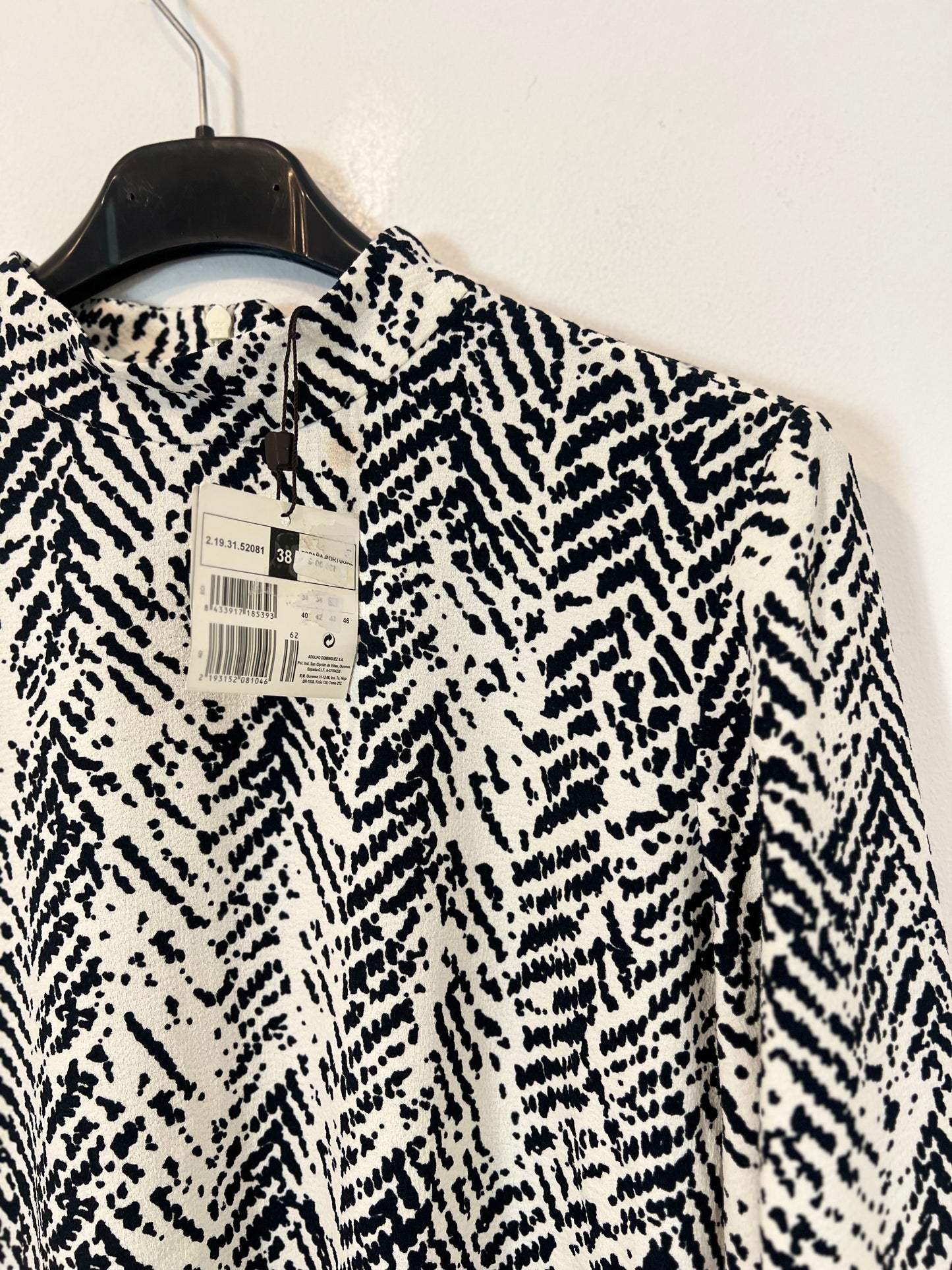 ADOLFO DOMINGUEZ. Top blanco estampado T.38