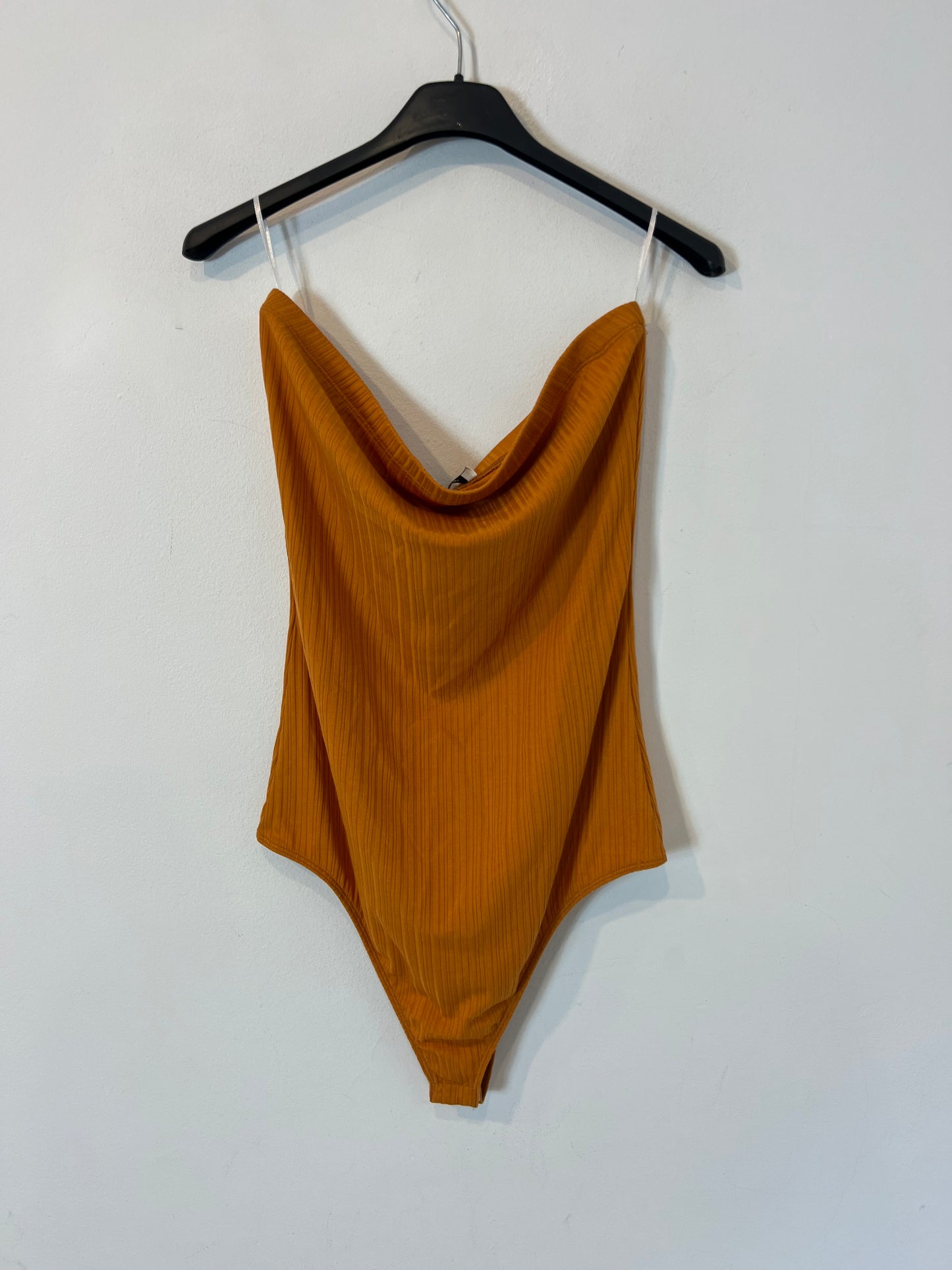 PINK WOMAN. body mostaza canalé T.l