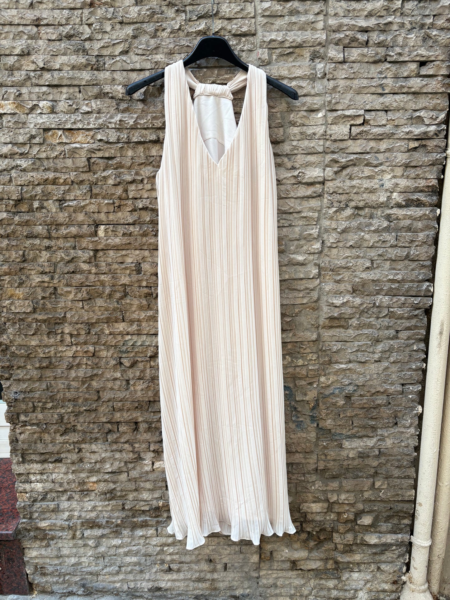 BIMANI. Vestido midi plisado beige