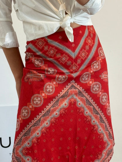 BURBERRY. Falda roja algodón. T 40