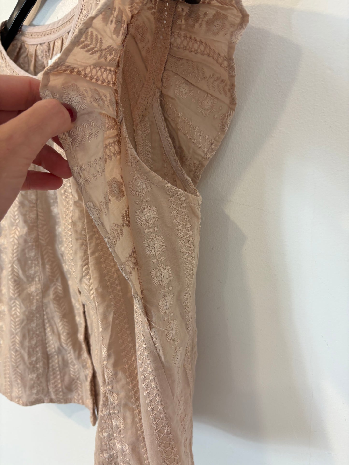 ZARA. Top beige bordado