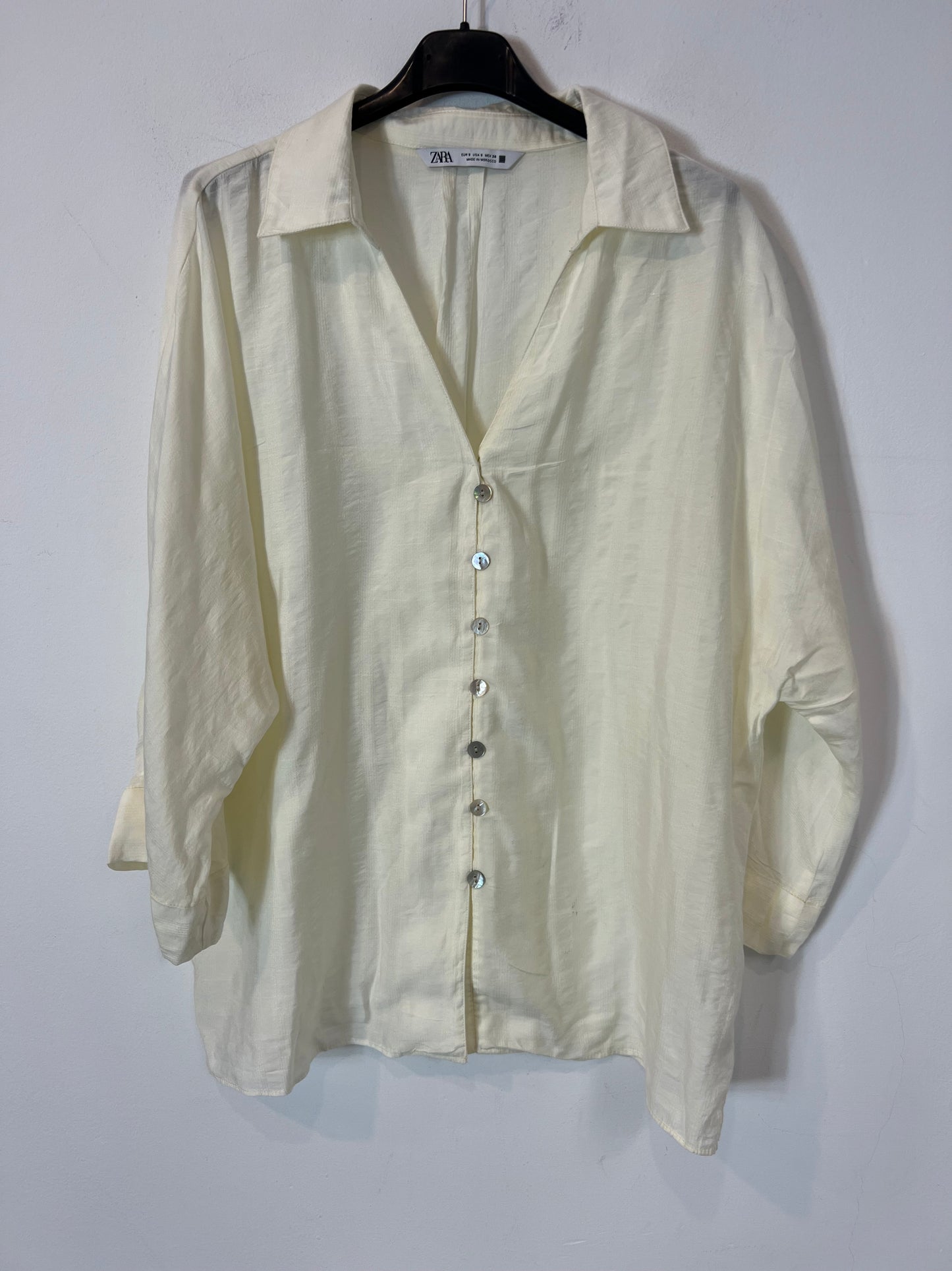 ZARA. Flowy beige Ts blouse
