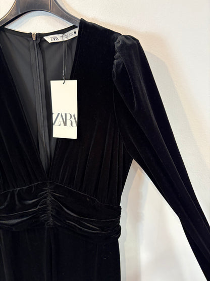 ZARA. Mono largo negro terciopelo. T XS