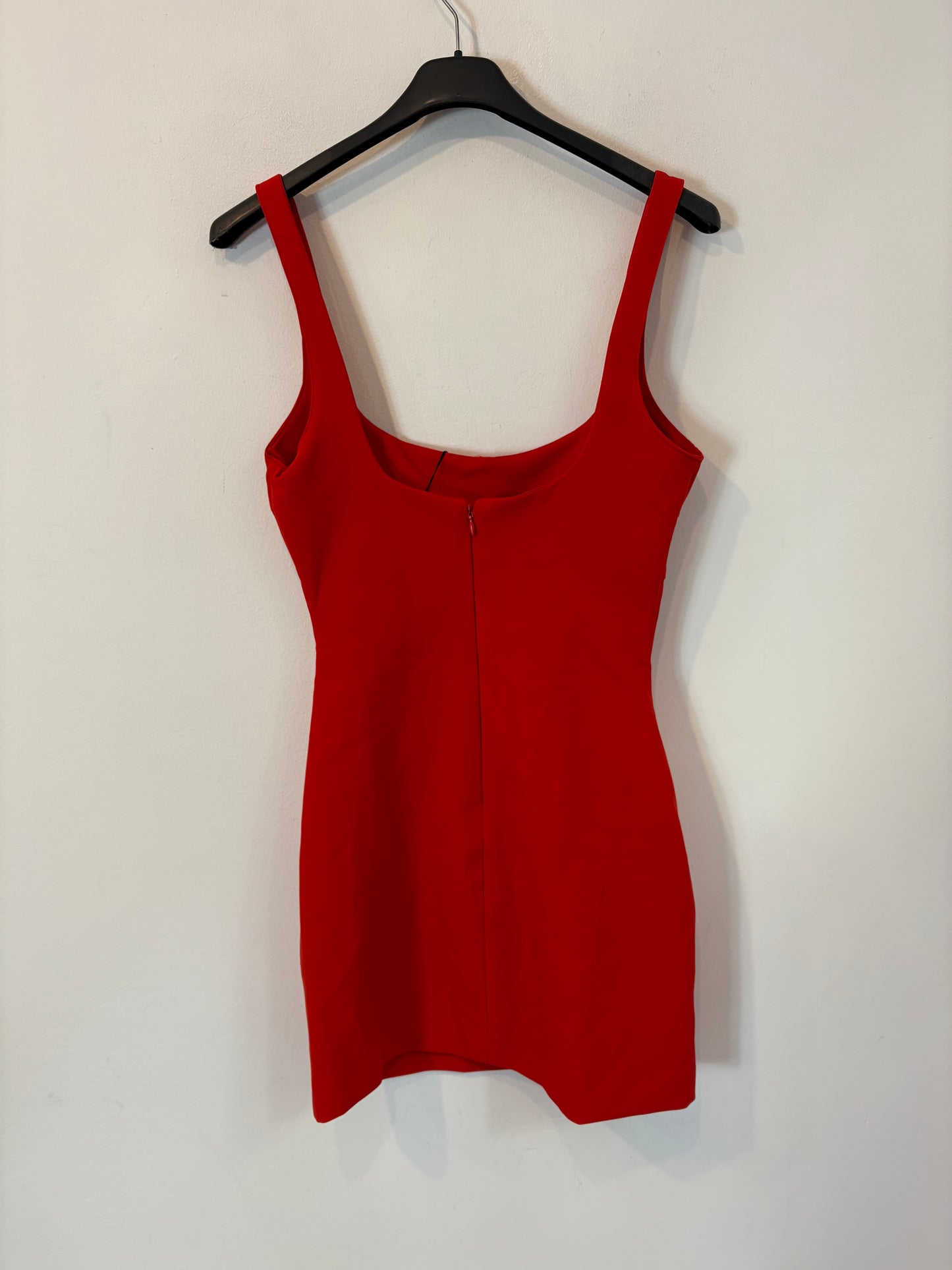 ZARA. Vestido corto rojo  entallado. T S