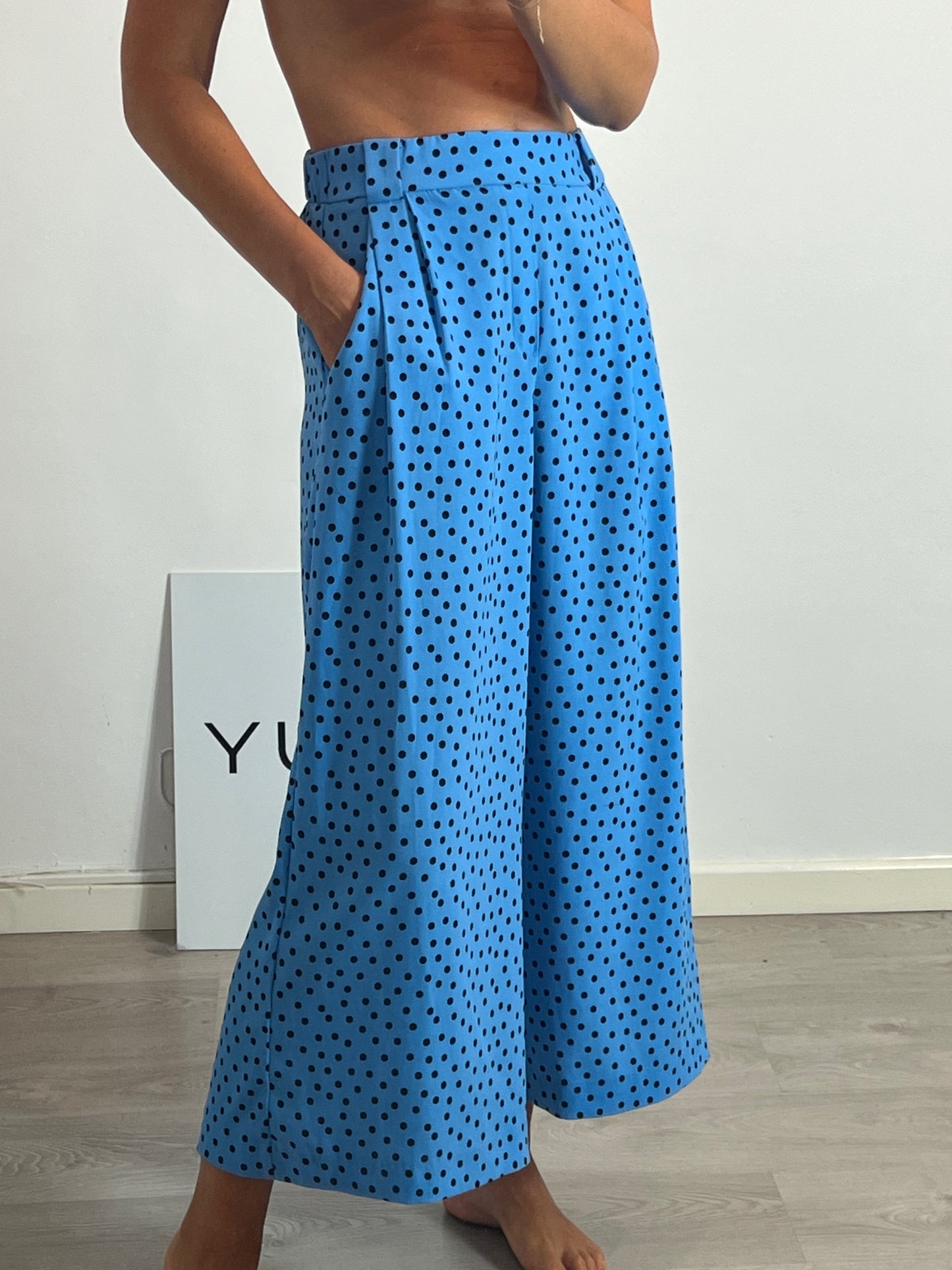 ZARA. Flowy blue culottes. TS