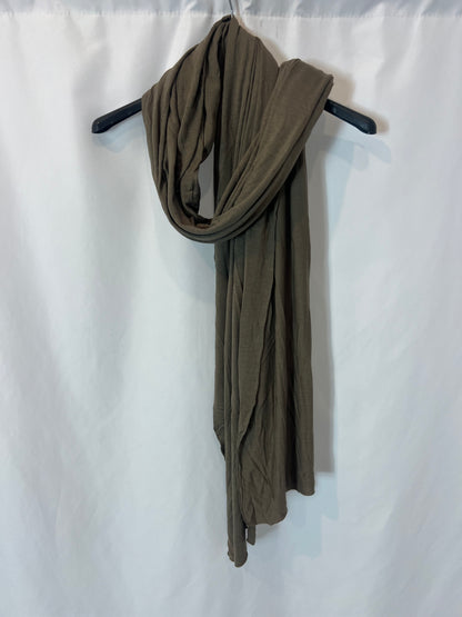 OTRAS. Fular verde caqui fluido