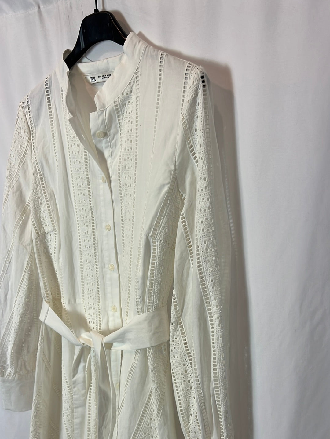 ZARA. Short white die-cut dress. TM Hibuy market ZARA. Short white die-cut dress. TM Hibuy market