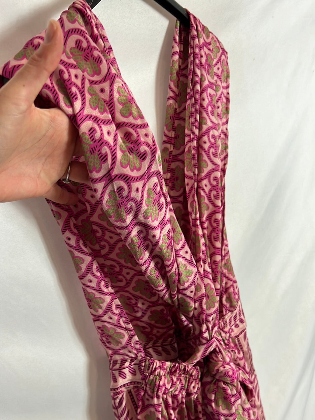 KALAMI. Mono fluido rosa detalle espalda. TU (M)