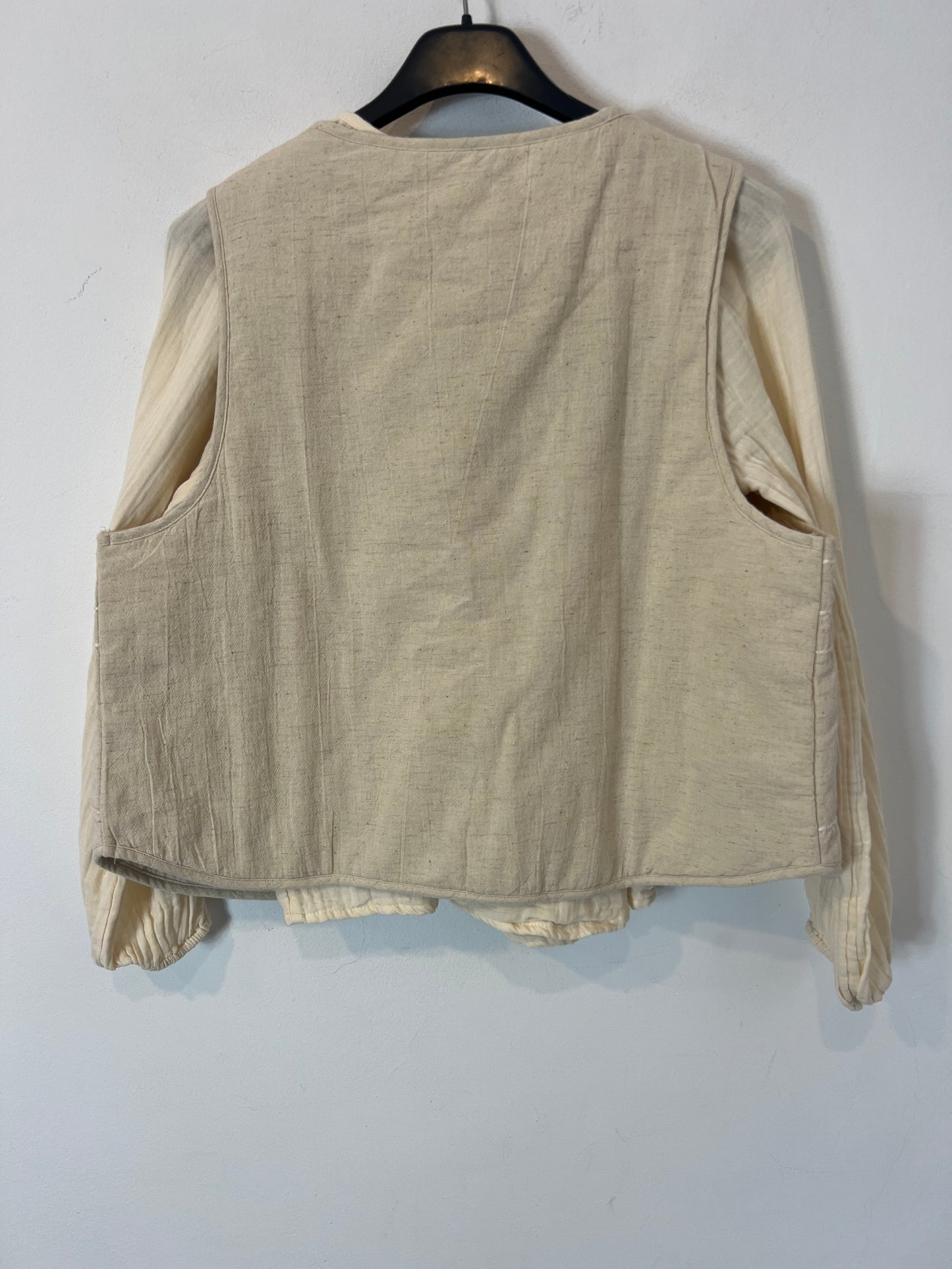 ZARA. Beige vest and blouse set. Size 13-14 years (XS)