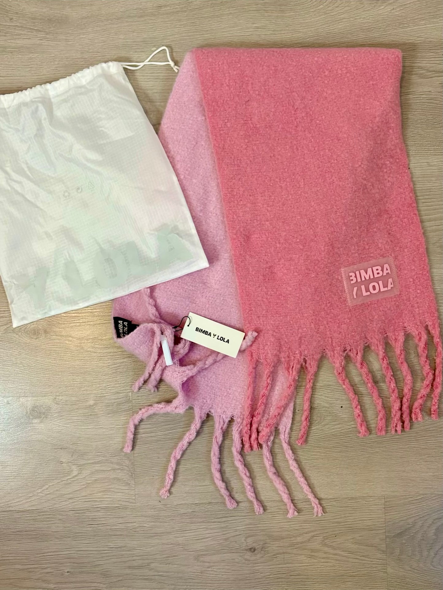 BIMBA Y LOLA. bufanda rosa
