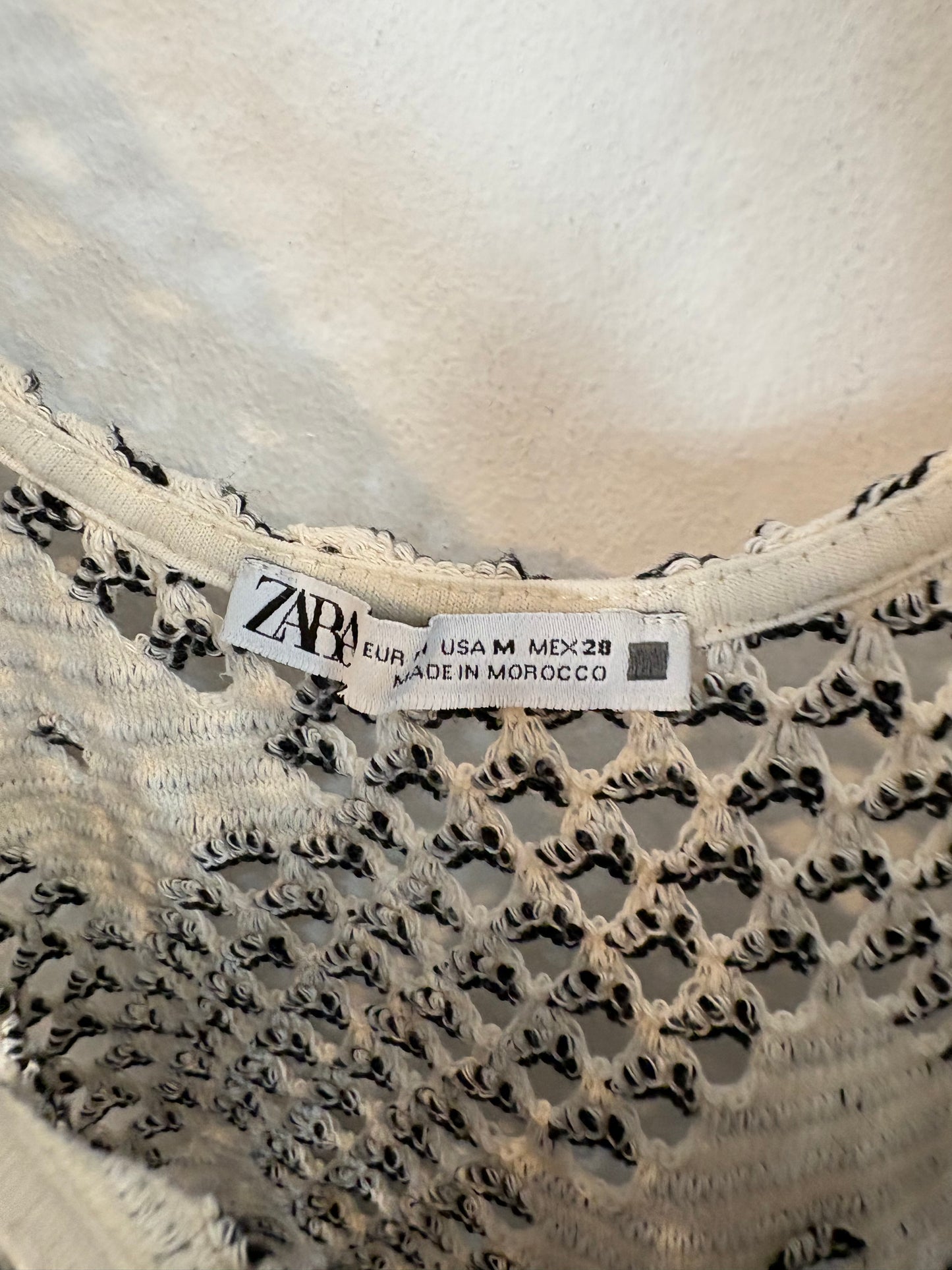 ZARA. Top calado asimétrico