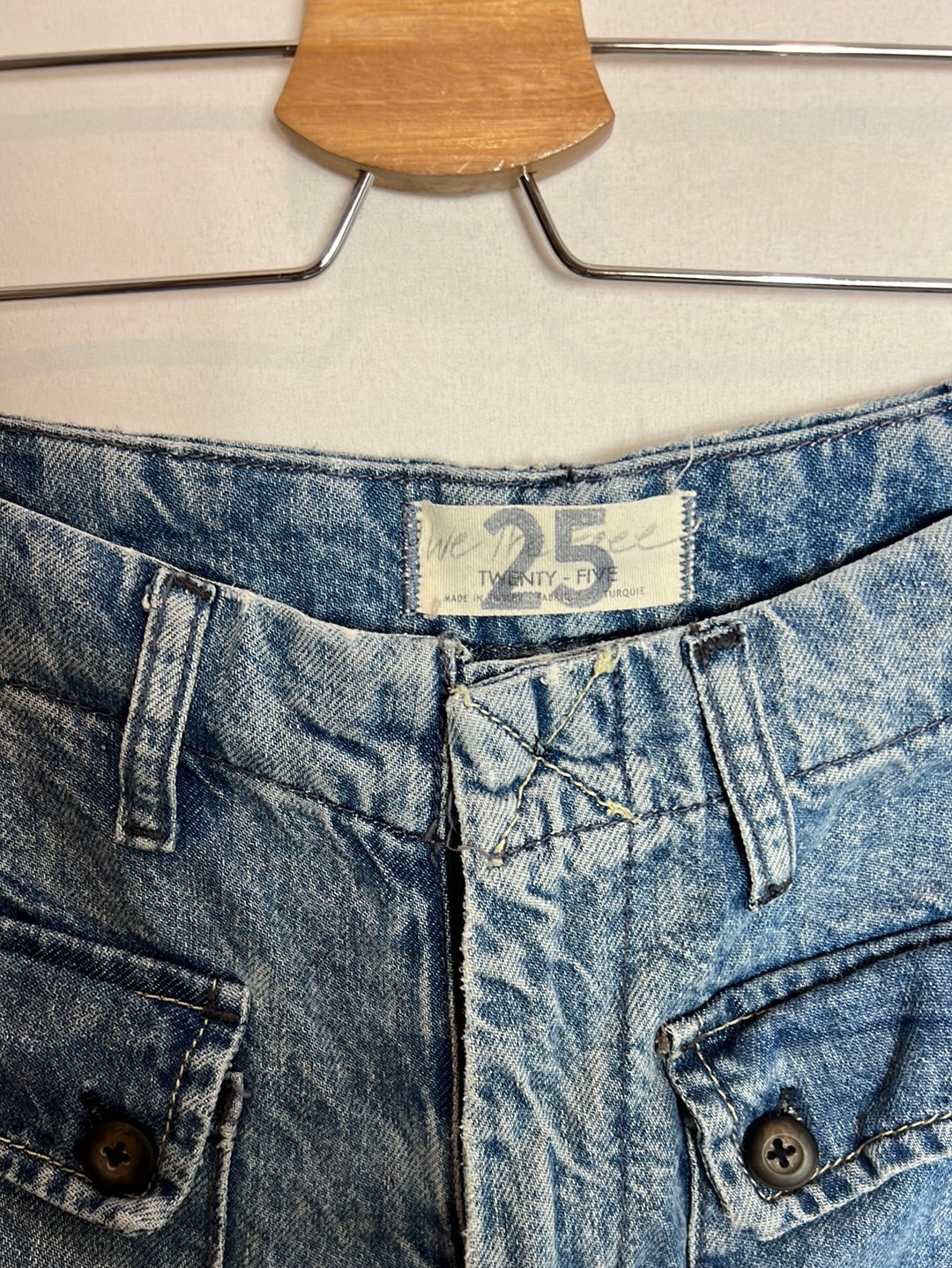 FREE PEOPLE. Flowy denim with a worn effect. T 25 (36)