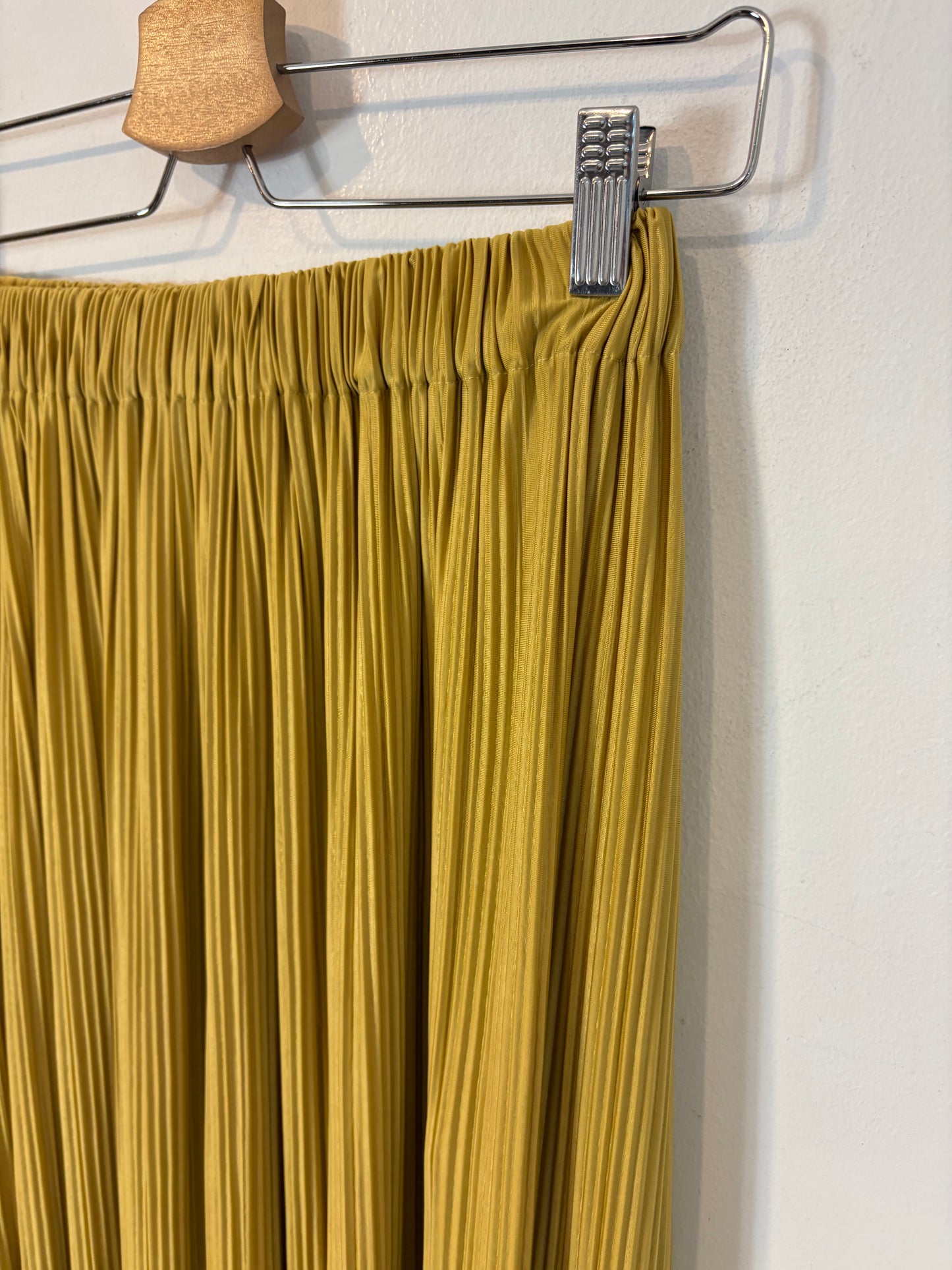 SAMSOE SAMSOE. Falda midi verde pistacho plisada. T S