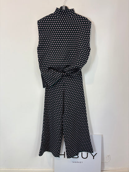 SFERA. Total look with geometric print knitwear. TS