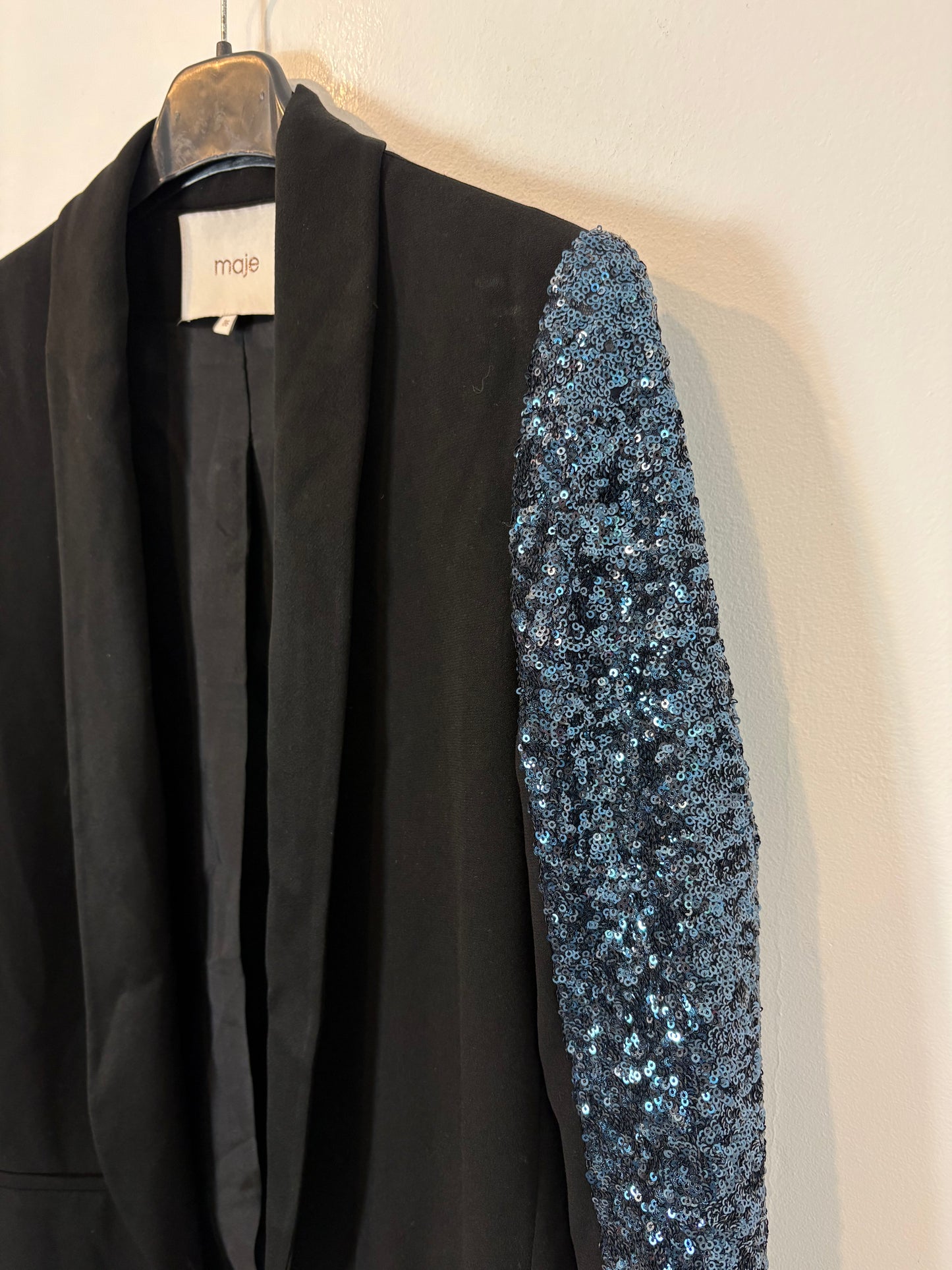 MAJE. Conjunto blazer y short lentejuelas. T S/M