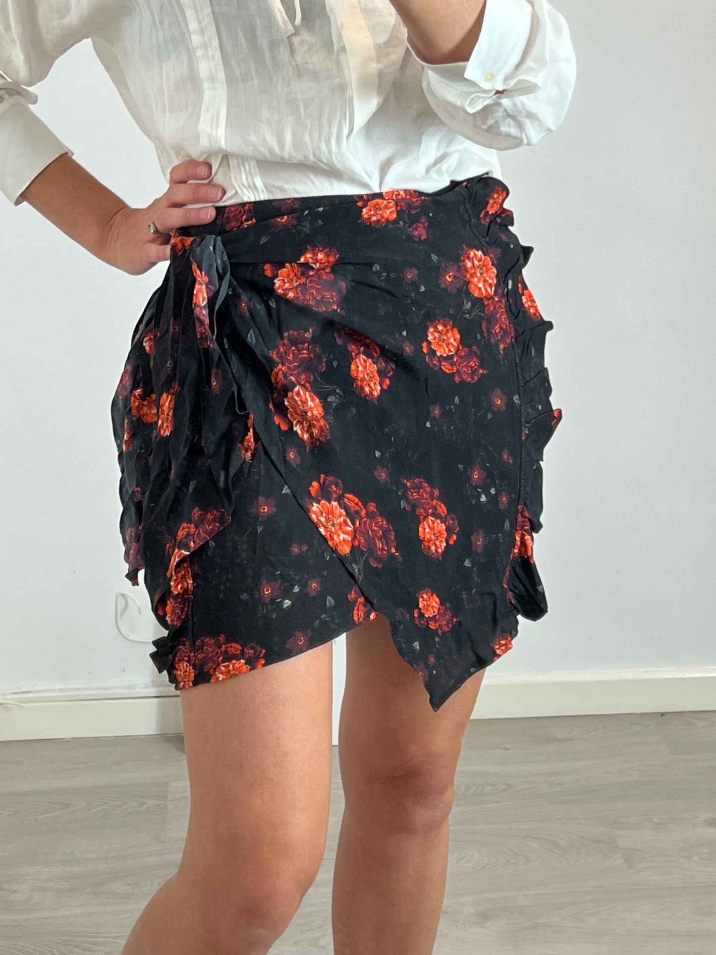 IRO. Short floral print skirt. Size 40