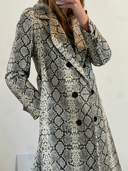 MAGNET. Animal print trench coat Ts