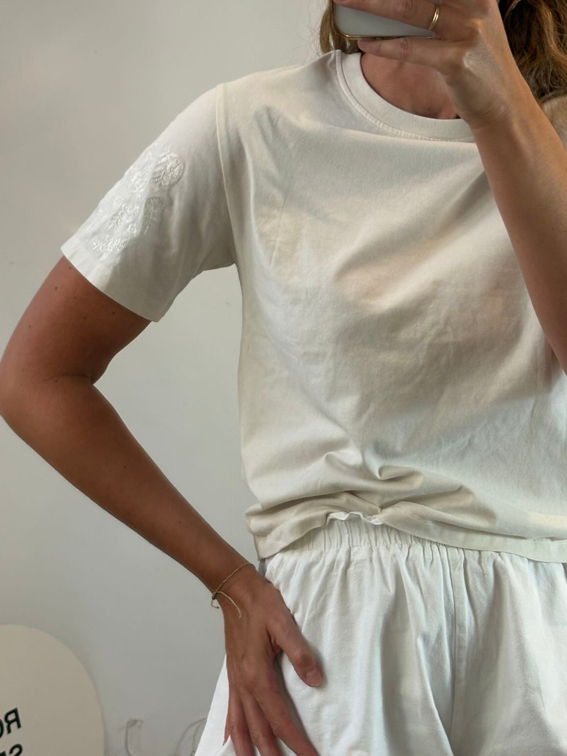 LOUISE MISHA. Top algodón mangas bordado
