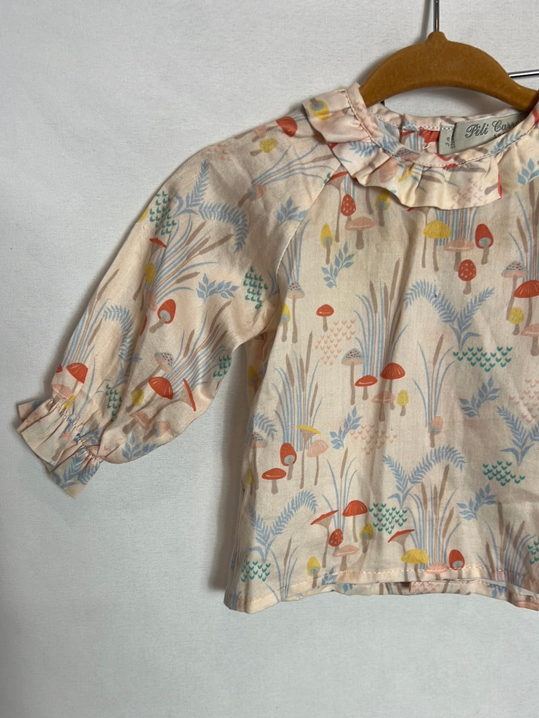 PILI CARRERA. Conjunto blusa y cubre pañal  estampado. T 3 meses